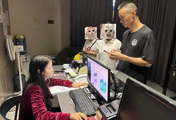 大学新生中秋回家晚点，慌乱！经开特警深夜驱车护送，暖心！
